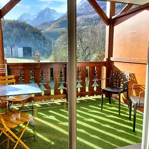 https://balcon-plein-sud-piscine-spa.midi-pyreneeshotels.com